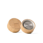 Ansicht von oben und unten der zwei Ersatzdeckel aus Bambus für die Lotus Vita Glasflasche mit Edelsteinfach.