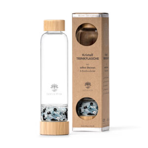 Edelstein-Trinkflasche aus Glas und Bambus von Lotus Vita, mit einer separaten Kammer für Kristalle, neben der dazugehörigen Verpackung.