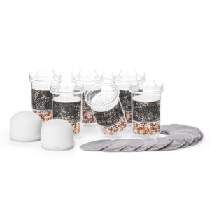 Jahresvorrat an Wasserfilter-Zubehör von Lotus Vita, bestehend aus Filterkartuschen, Keramikfiltern und Kalkfilterpads.